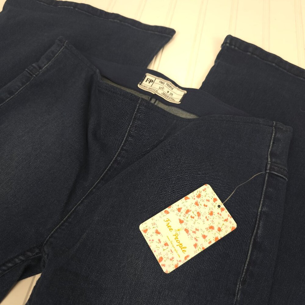 Free People x We The Free Penny Pull-On Flare Jeans Size 25 - Picture 9 of 13